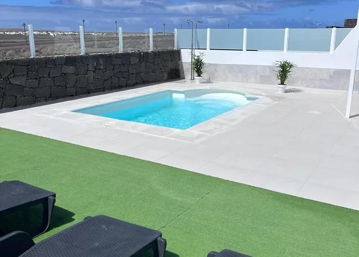 Selena Villa *